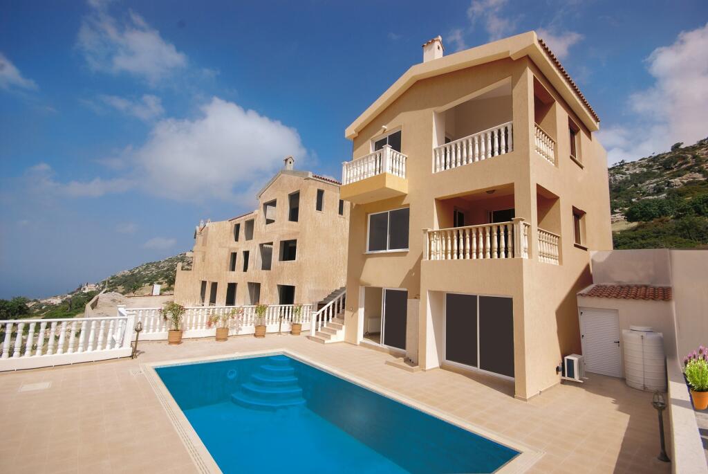 6 bedroom Villa in Peyia | ID 143