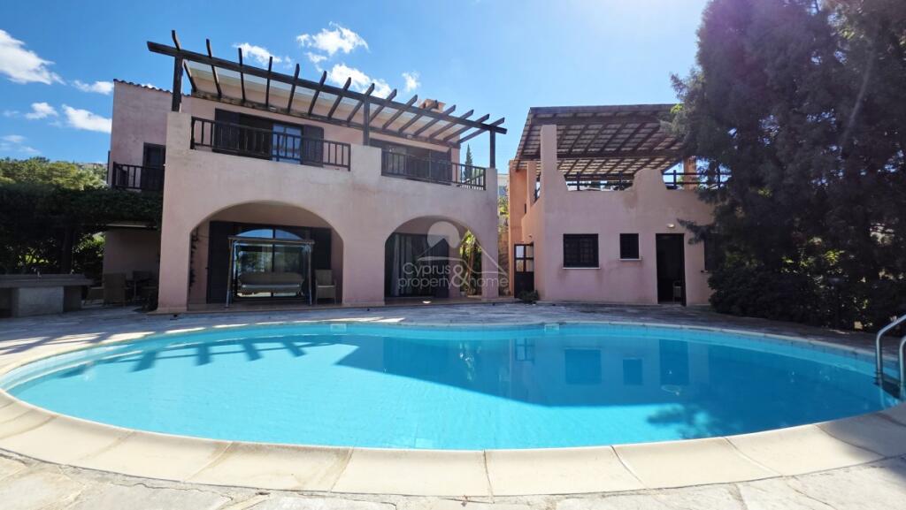 3 bedroom Villa in Kamares | ID 135
